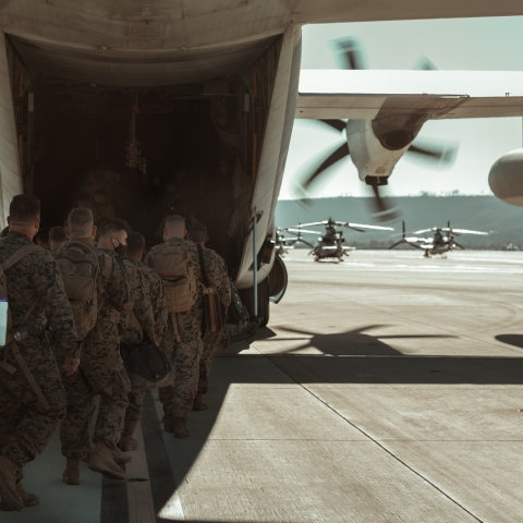 Army boarding plane - Photo by Joel Rivera-Camacho on Unsplash